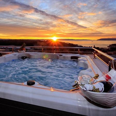 Fux Luxury Rooftop Terrace Jacuzzi & Bbq Zara Esterno foto