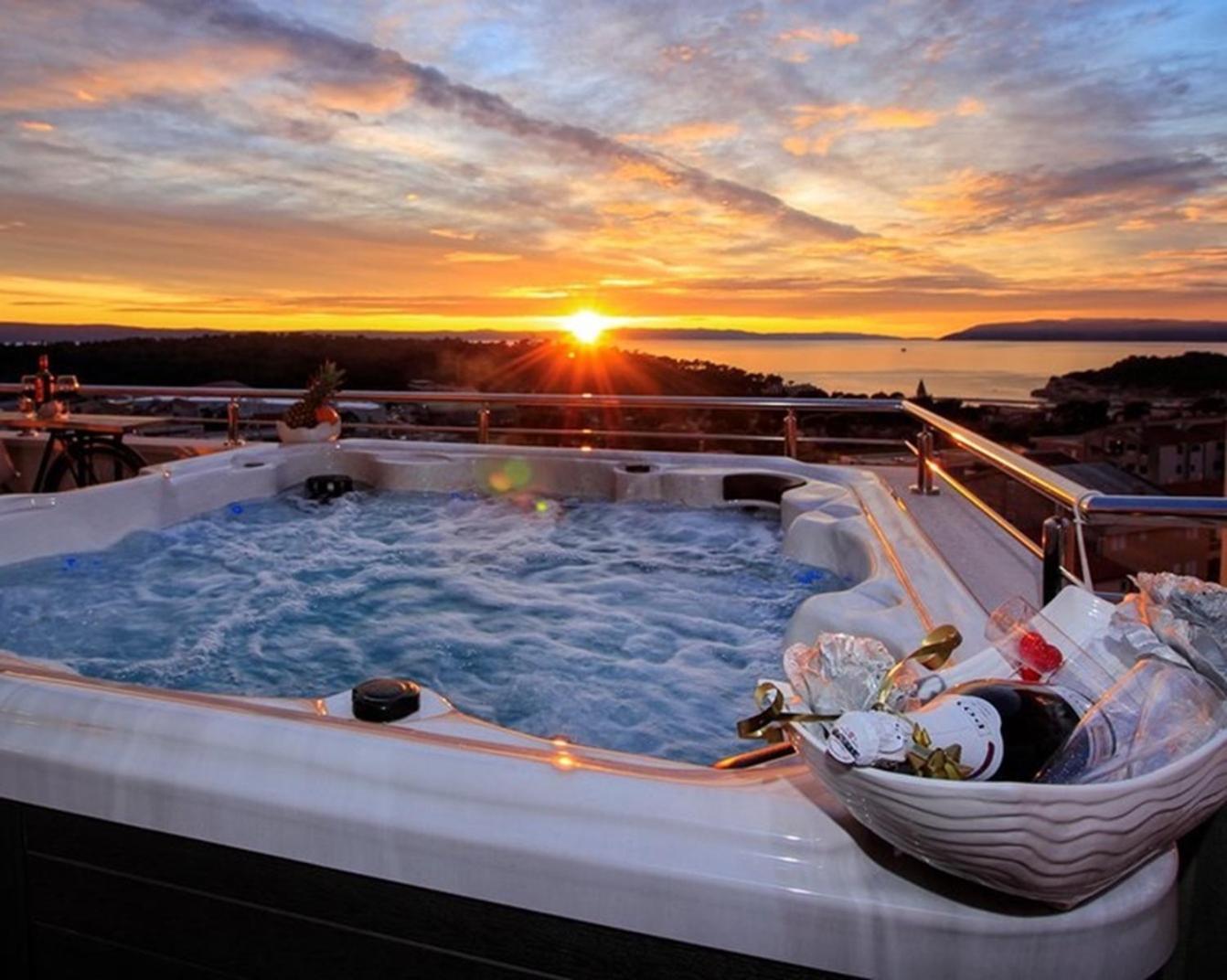 Fux Luxury Rooftop Terrace Jacuzzi & Bbq Zara Esterno foto