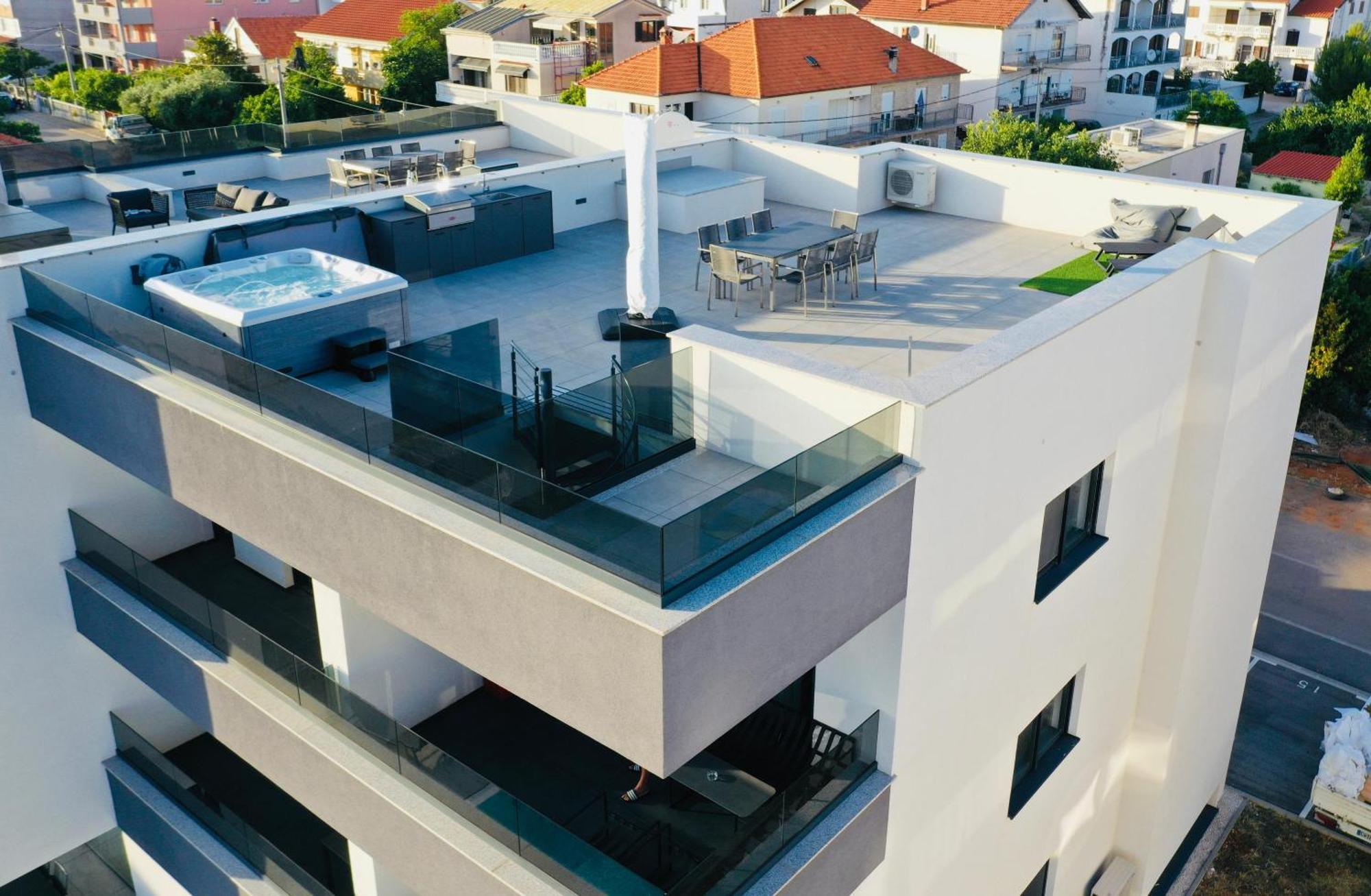 Fux Luxury Rooftop Terrace Jacuzzi & Bbq Zara Esterno foto